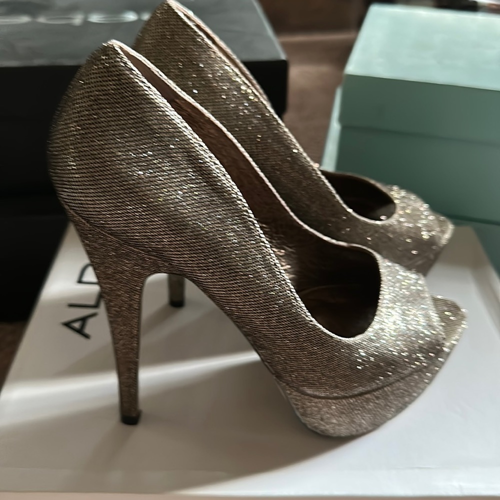 ALDO Gold/Bronze Vannice Platform Peeptoe Heels Sandals Pumps Glitter sz 6